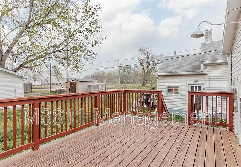 446 E St — Photo 3