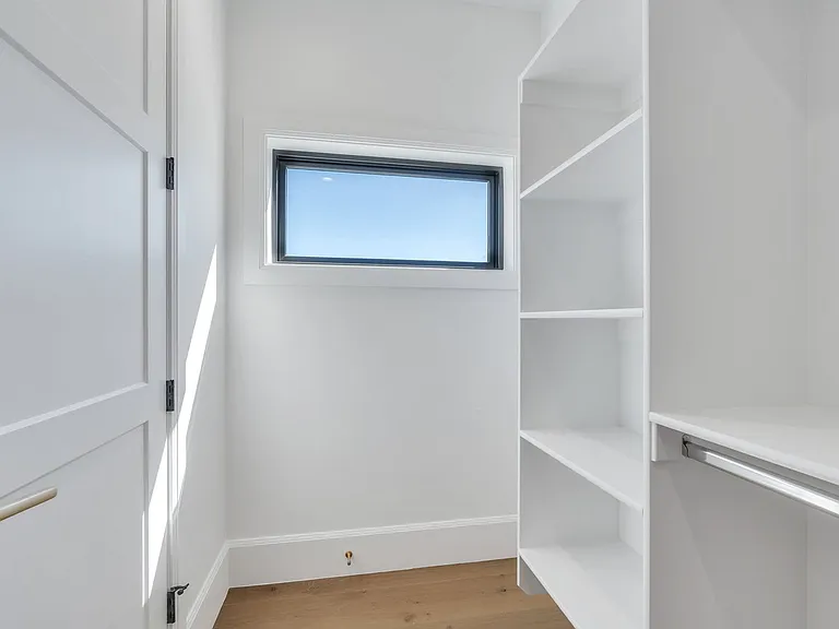 Jocelyn Court Townhomes — Photo 17
