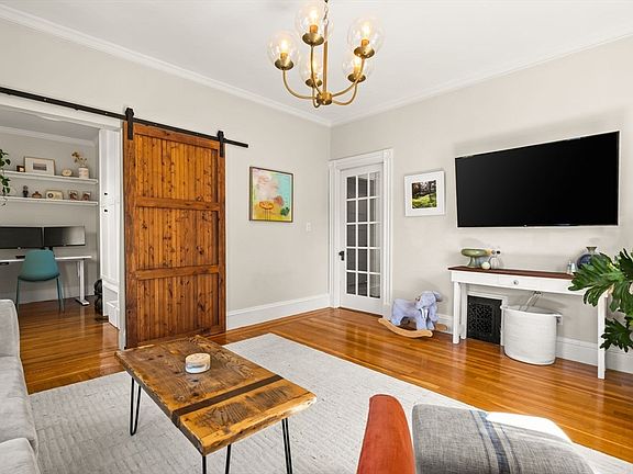 5th image of 93 Wenham St #2