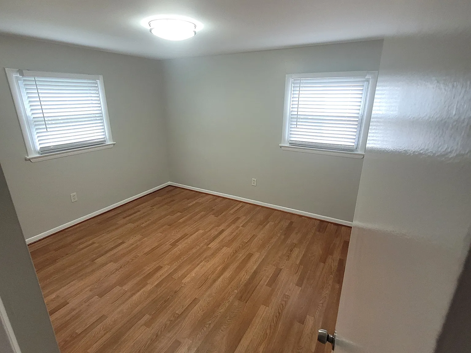 5 bed, 1099 sqft, $3,200 — Photo 4