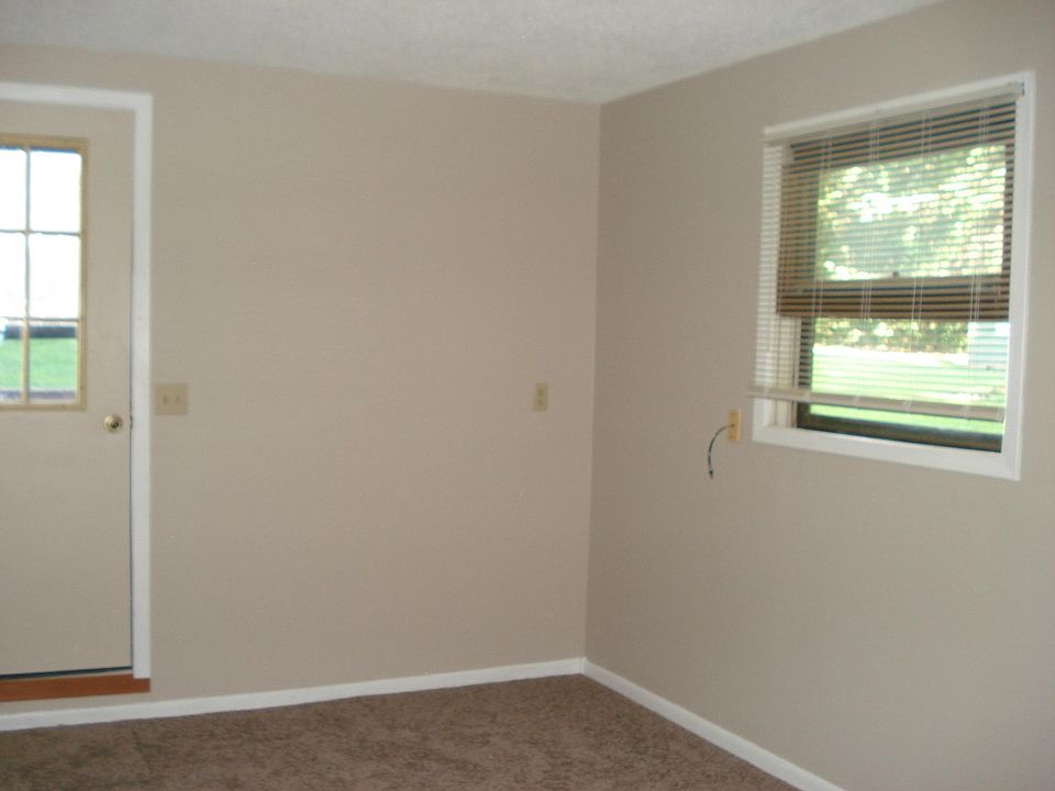 2nd image of 211 W 13th St