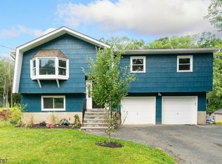 20 Oklahoma Trl, Hopatcong, NJ 07843