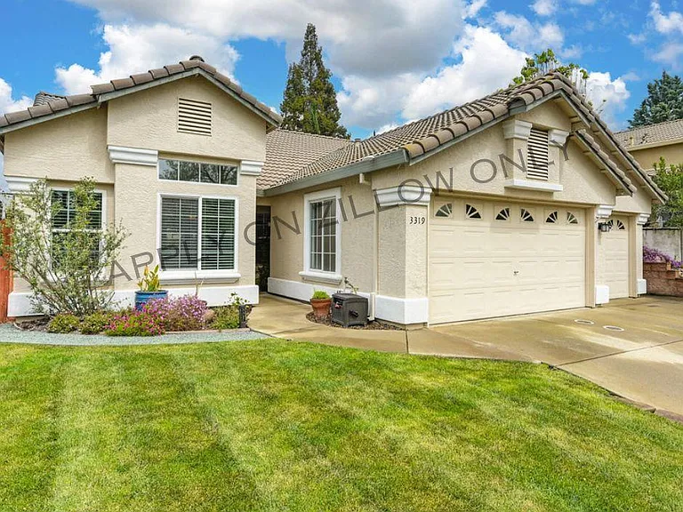 3319 Chapelle Dr — Photo 3