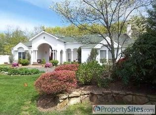 26 Elderwood Dr, Saint James, NY 11780