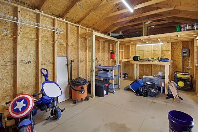 511 Dell St — Photo 13