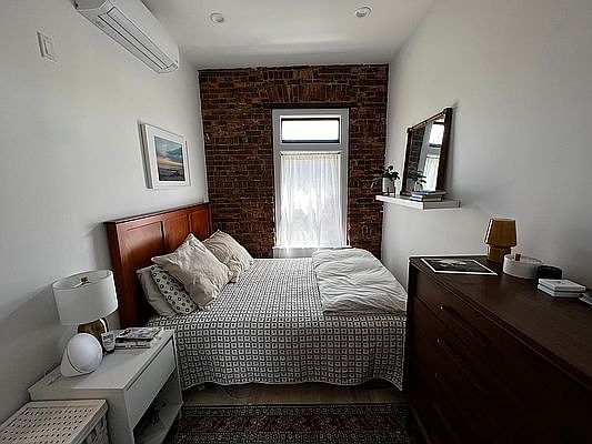 5th image of 253 Jefferson Ave #7