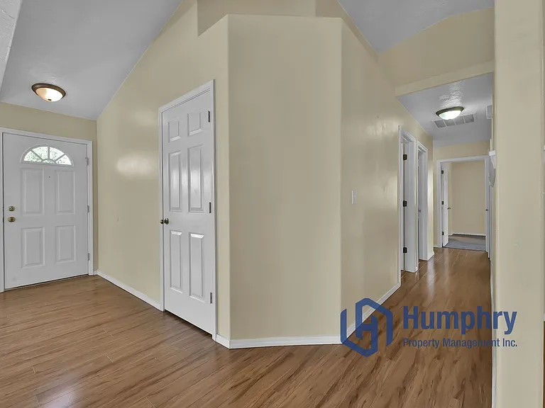 157 W Rockford St — Photo 6