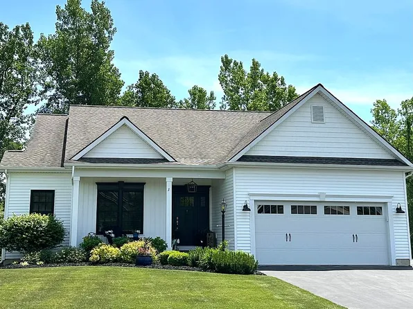 3 Woodlake Dr, Saratoga Springs, NY 12866