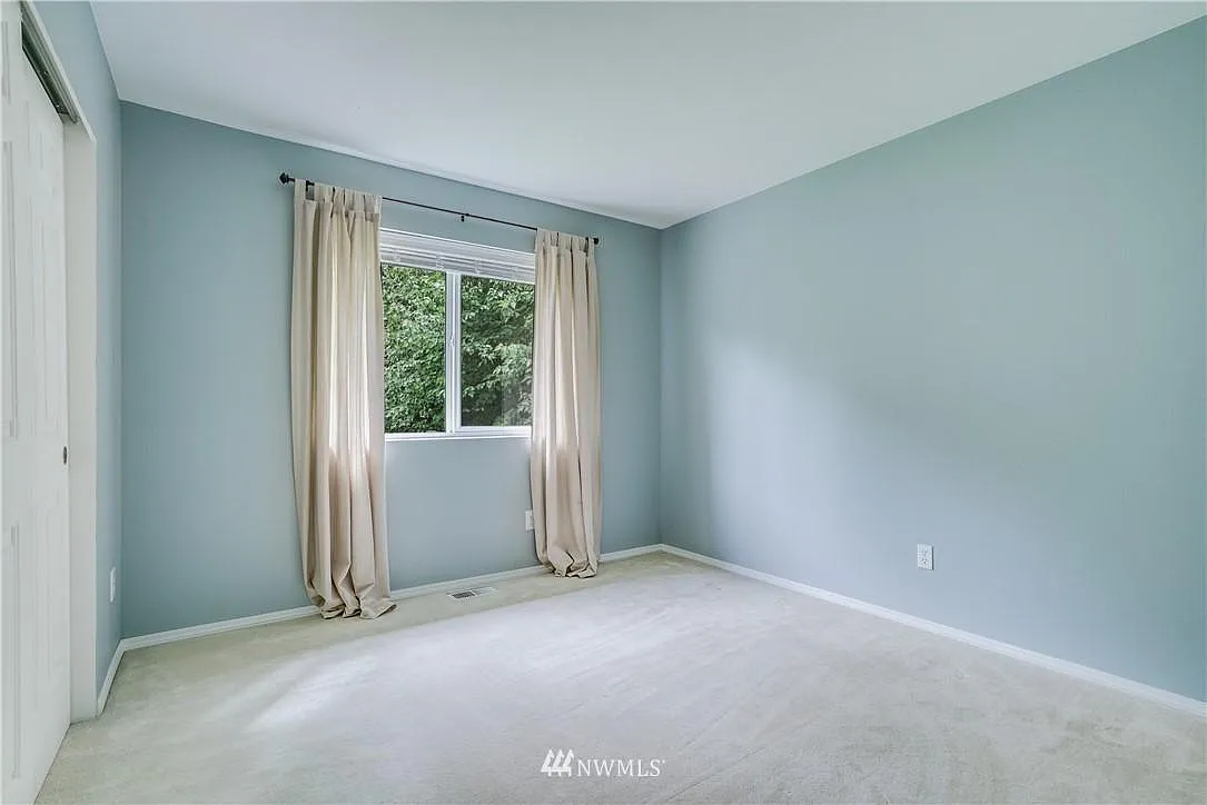 3 bed, 2.5 bath, 1510 sqft, $3,200 — Photo 3