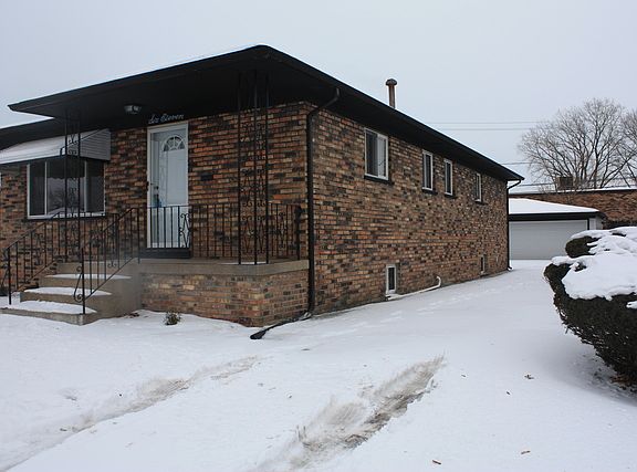 2nd image of 611 Hoxie Ave