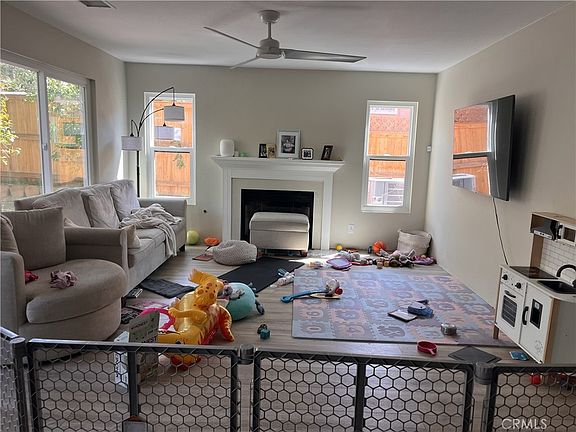 3rd image of 1381 Gilmore Pl
