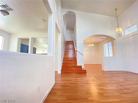 4th image of 6828 Momentos St