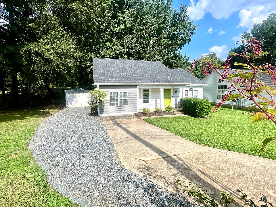 front of house and extended gravel drive