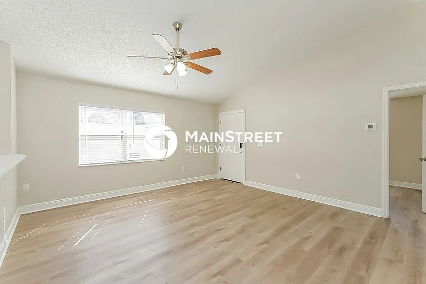 10220 Flagship Ave — Photo 2