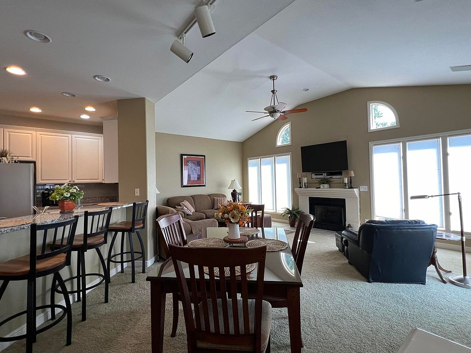 2nd image of 122 Villa Drive #2-1