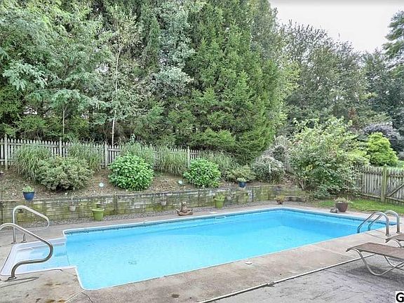 3rd image of 2245 Canterbury Dr