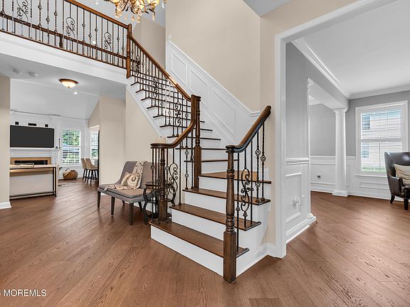 4th image of 42 W Parsonage Way