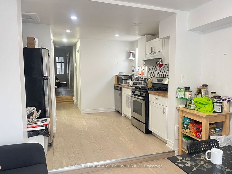 Toronto House for rent - 3 Bedrooms — photo 2