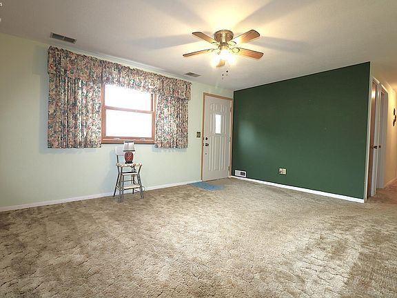 5th image of 28 Valley Park Dr