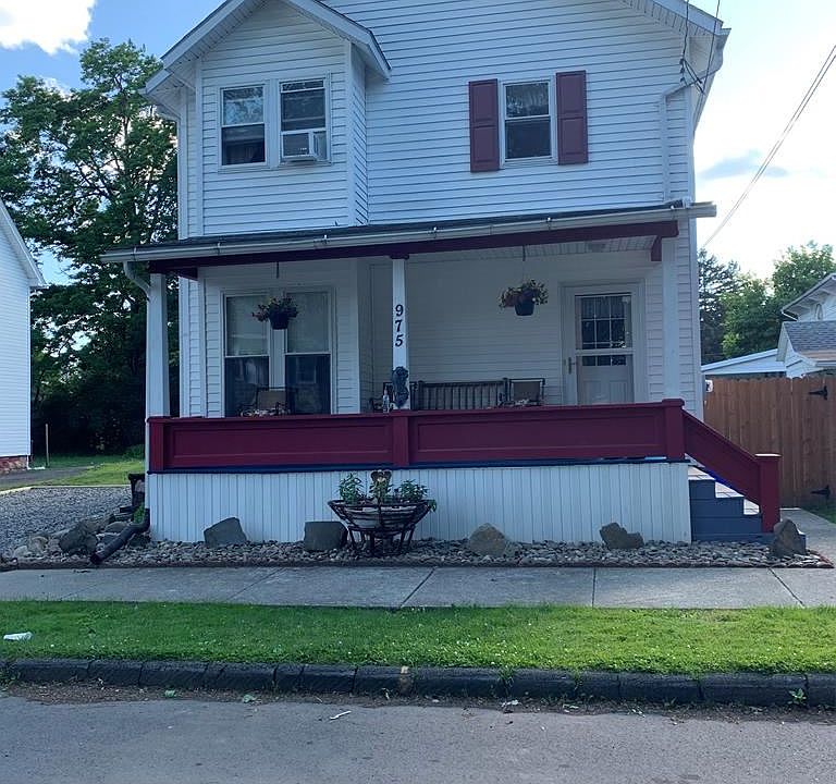 1st image of 975 Lincoln St