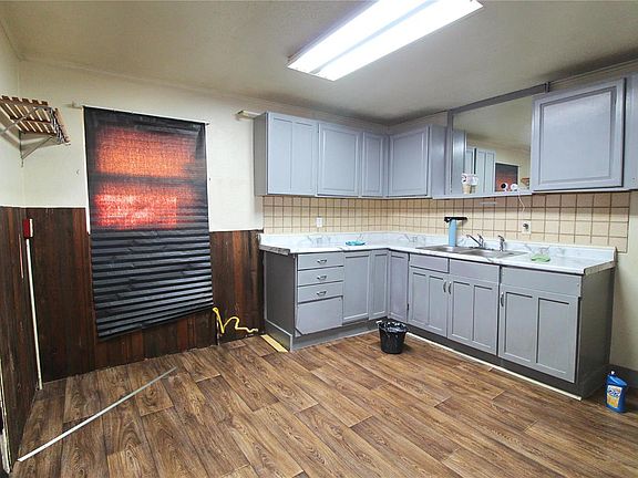 5th image of 1130 Goelz Dr