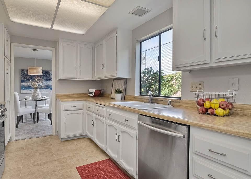 2nd image of 3750 Hibiscus Cir