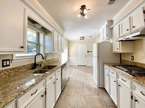 5th image of 356 Wesley Dr