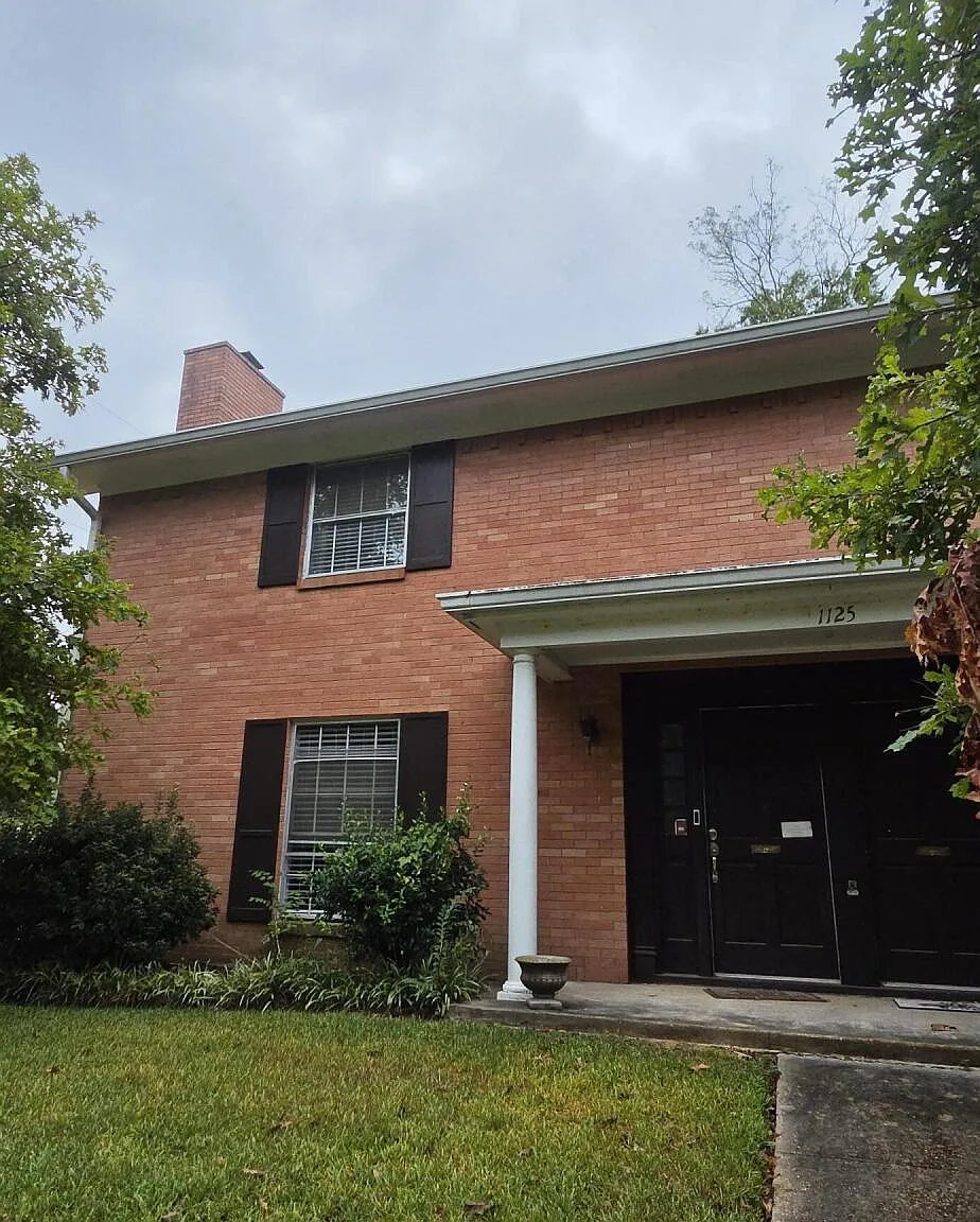 2 bed, 1.5 bath, 1323 sqft, $1,850 — Photo 2