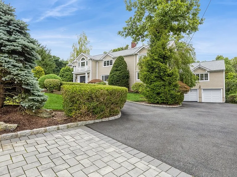 166 Churchill Rd — Photo 2