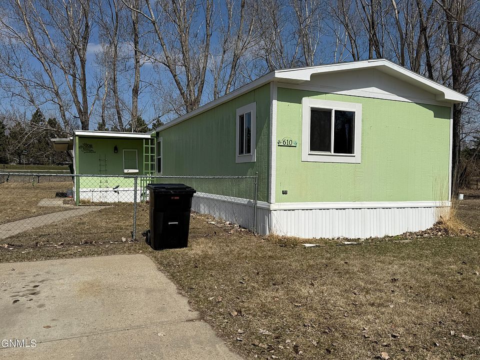 1st image of 610 Yorkshire Ln