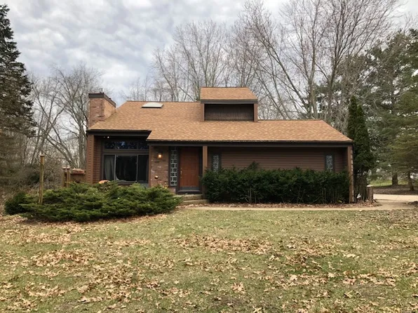 8560 Clyde Rd, Fenton, MI 48430