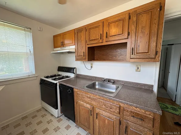 263-45 73rd Ave Floor 2, Glen Oaks, NY 11004