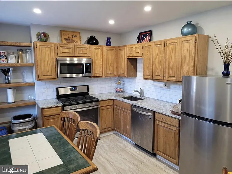 1037 Shackamaxon St — Photo 5