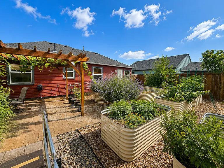 7209 N Amherst St — Photo 30