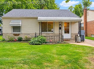 5910 Harrison St, Garden City, MI 48135