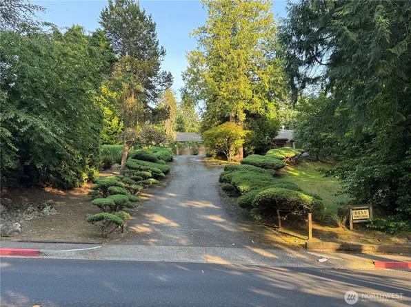 8855 Points Drive NE, Clyde Hill, WA 98004