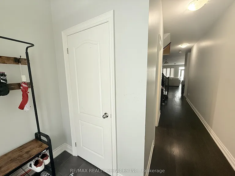 29 Lady Evelyn Cres — Photo 3