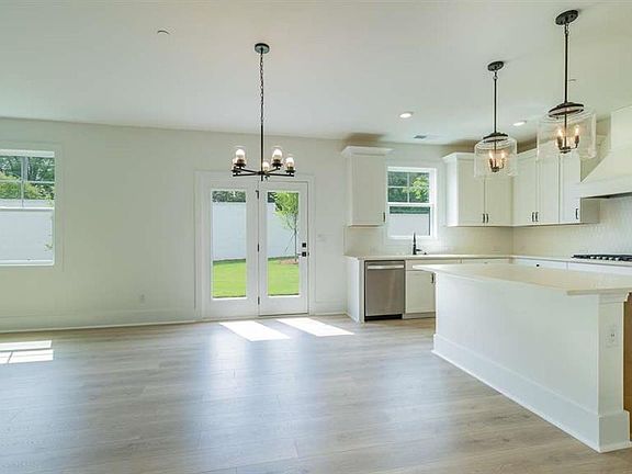 4th image of 1833 Butterfly Way