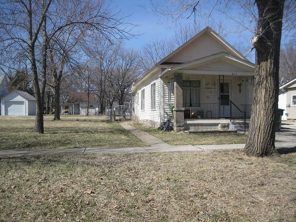 2nd image of 217 S Constitution St