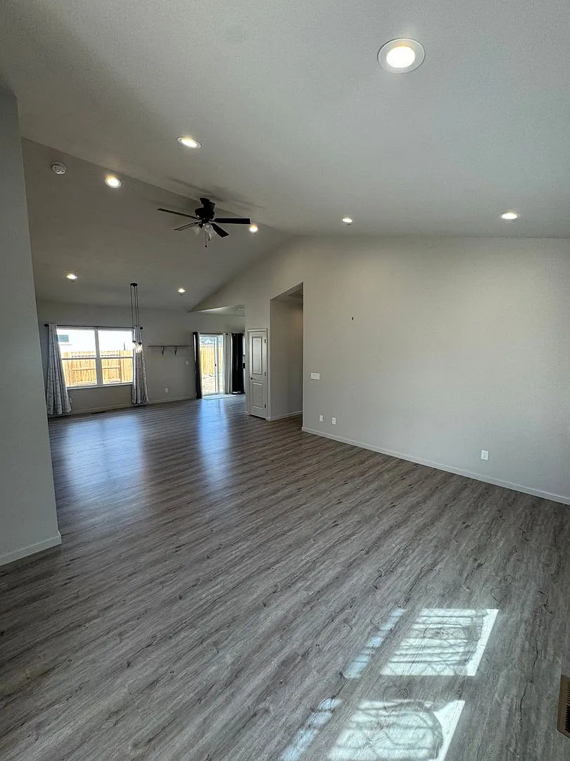 Newer 3 Bedroom Home in Fernley Donner Estates now available! — Photo 3
