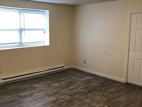 5th image of 218 Beaver Dam Rd #6