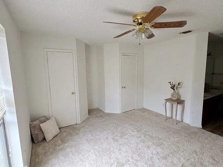 1111 Oakland Dr — Photo 7