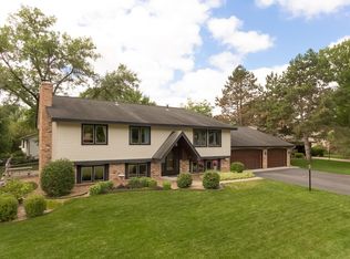 9948 Nesbitt Cir, Bloomington, MN 55437