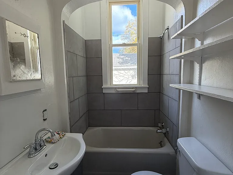 215 E South St — Photo 25