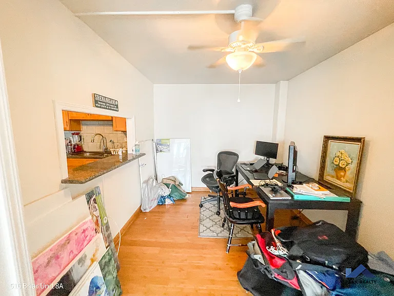 516 W Briar Pl — Photo 7