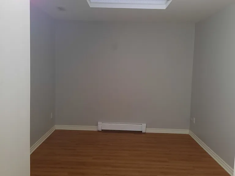 192 King St W #301 — Photo 18