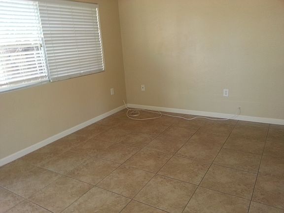 PORCELAIN TILE FLOORS