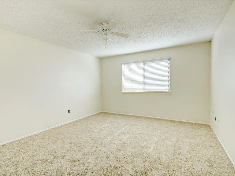 2114 Greenbriar Colony Dr — Photo 16