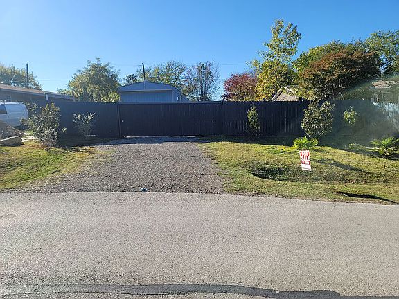 3rd image of 412 Lynne Dr