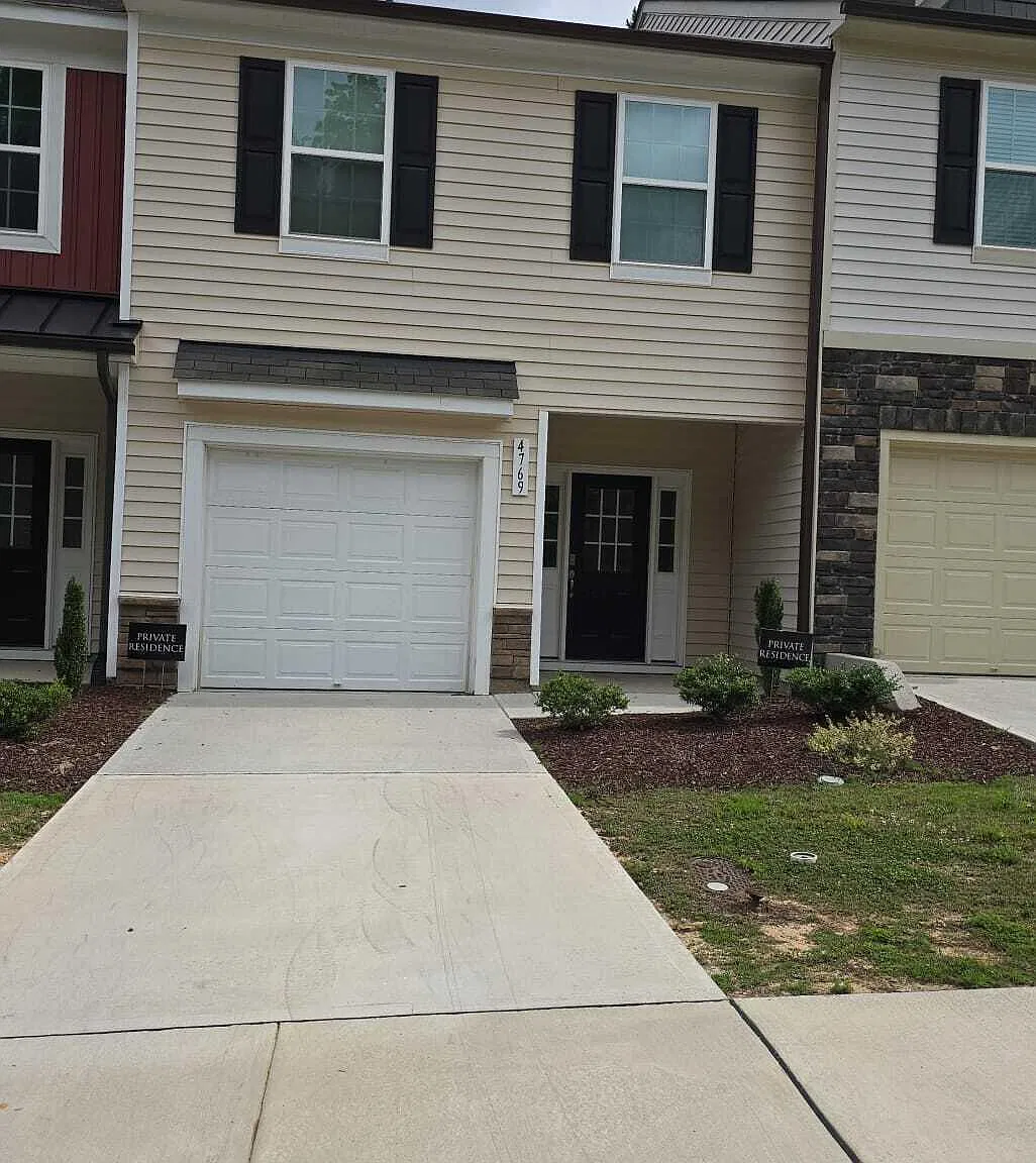3 bed, 2.5 bath, $1,550 — Photo 2